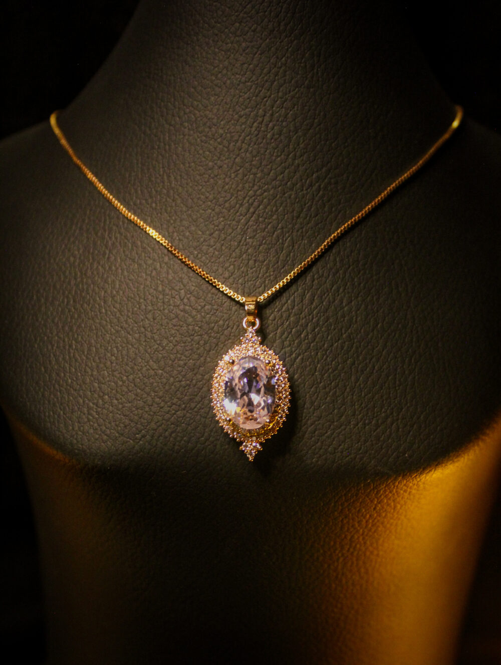 MYSTIC GOLDEN PENDENT
