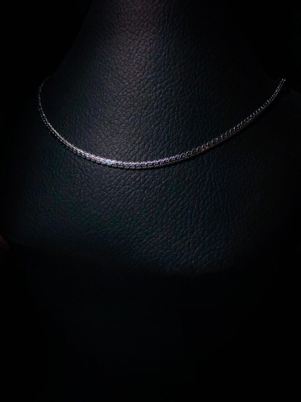 CHAINS - Image 2